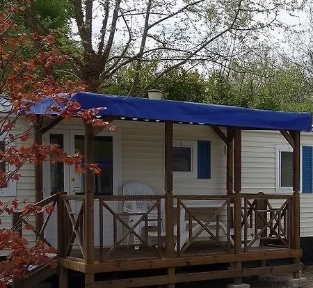 Holiday Chalets Camping Class מלון