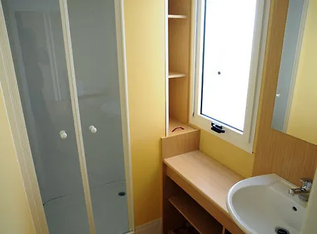 Holiday Chalets Camping Class 3* ארבה