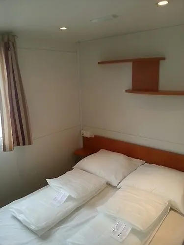 Otel Holiday Chalets Camping Class 3*