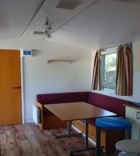 Otel Holiday Chalets Camping Class 3*