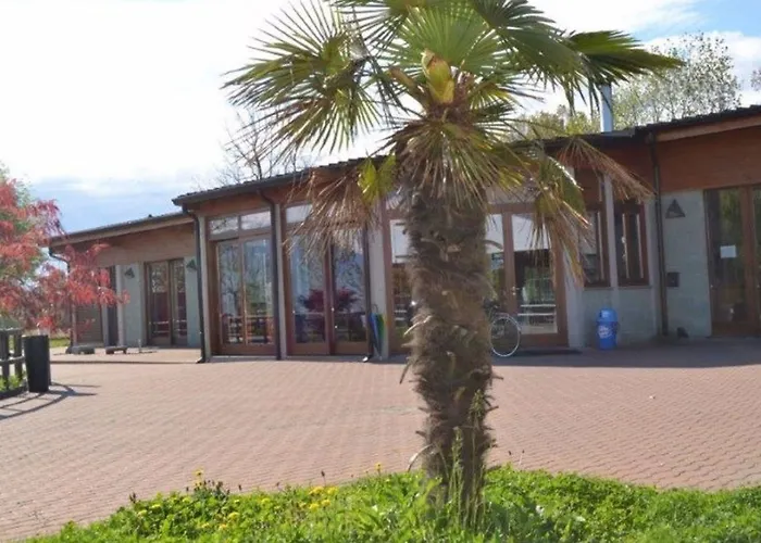 Otel Holiday Chalets Camping Class Erba